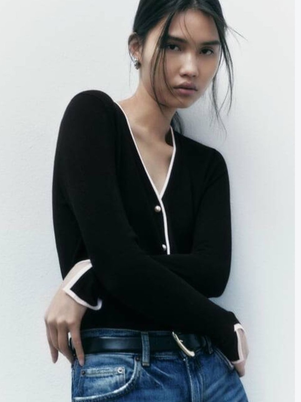 Zara Contrasting Pearl Button Knit Cardigan Sweater in Black - Picture 2 of 11